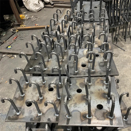 图纸中如何确定新乡预埋件的位置？